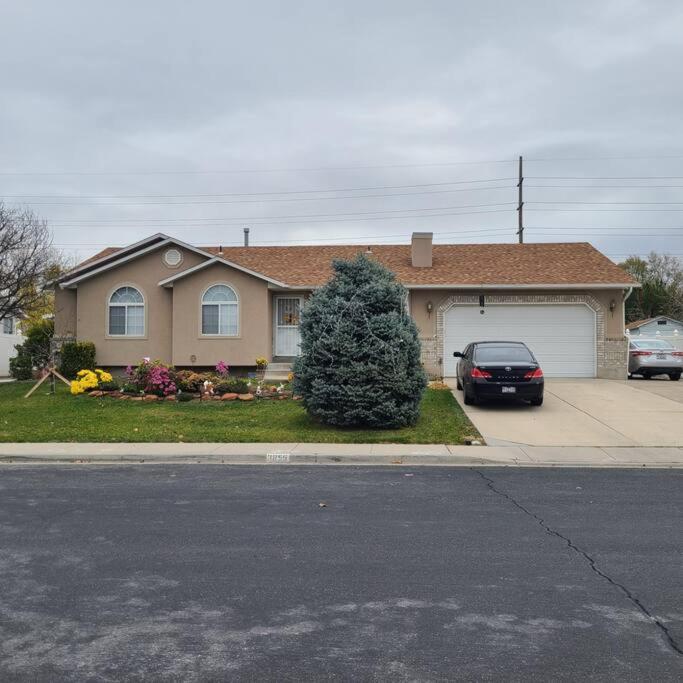 Entire Huge Basement! Fast Wifi! Private Entrance! Villa Salt Lake City Exterior photo